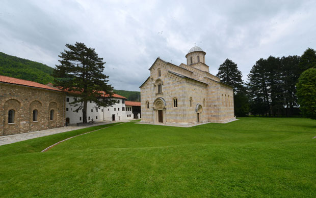 Албанци морају да штите Дечане